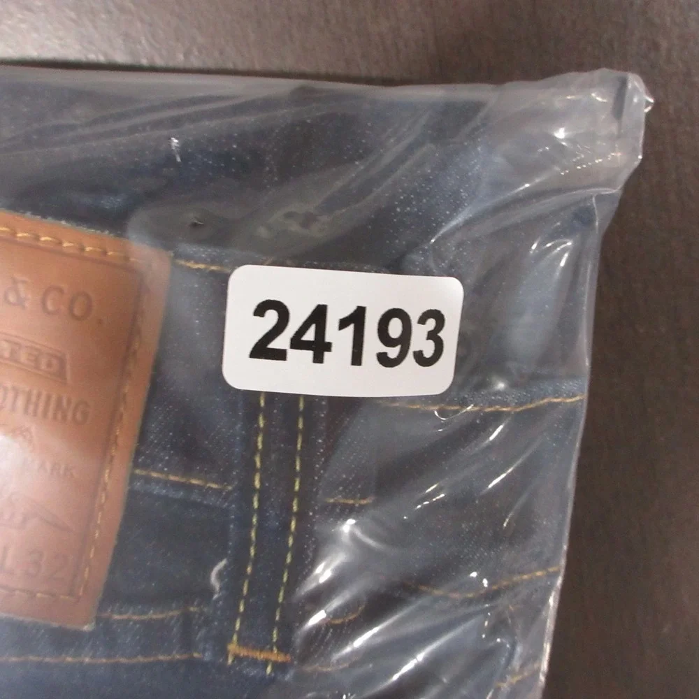 Levis Jeans Mens 34x32 Blue 512 Slim Tapered  Premium Dark Wash Fade Denim Pants